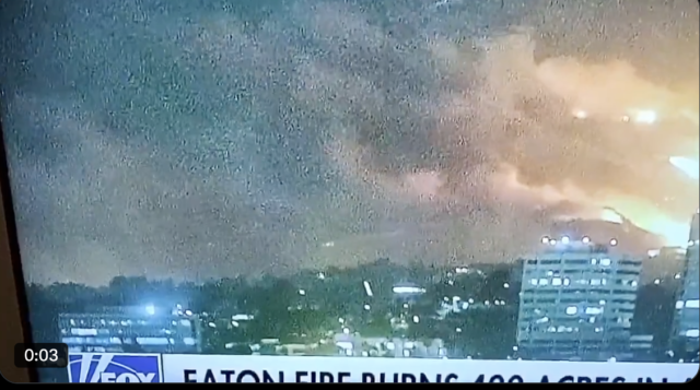 Ufo tra gli incendi Los Angeles